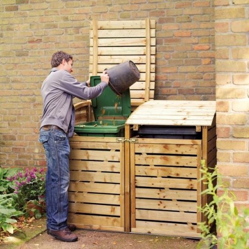 Cache-poubelles en bois traité.