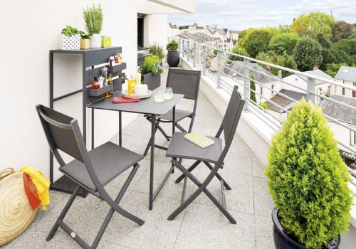 Table rabattable pour balcon ou petit espace.